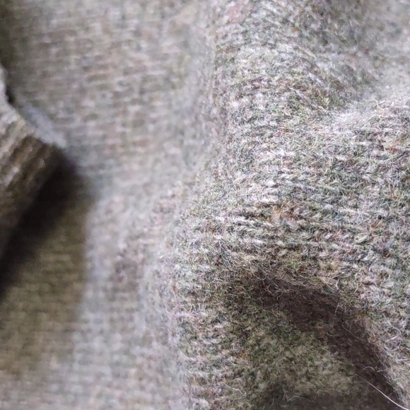 Eddie Bauer Large 100% Lambswool Olive Green V-Neck Sweater - Picture 12 of 12